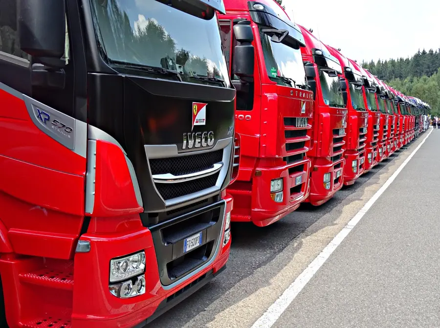vrachtwagen Vrachtwagens geparkeerd op een rij